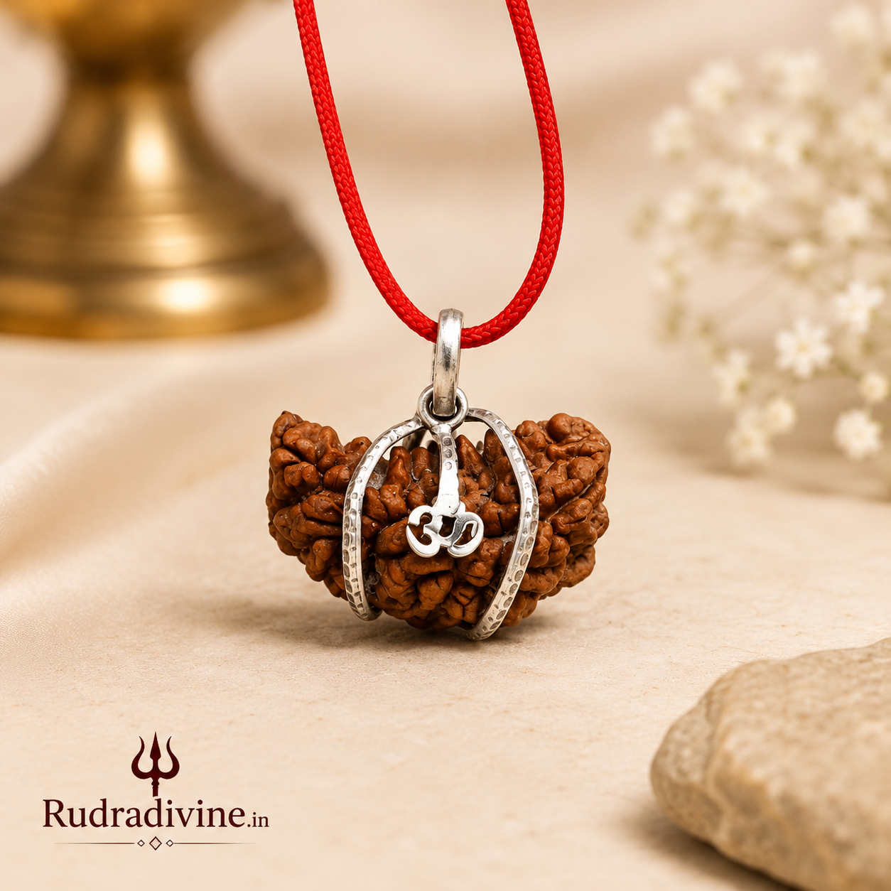 1 Mukhi (One Face) Rudraksha Pendant featuring a natural Rudraksha bead, associated with Lord Shiva, with an official Lab Certificate by Rudradivine for spiritual devotion, meditation, and daily wear.