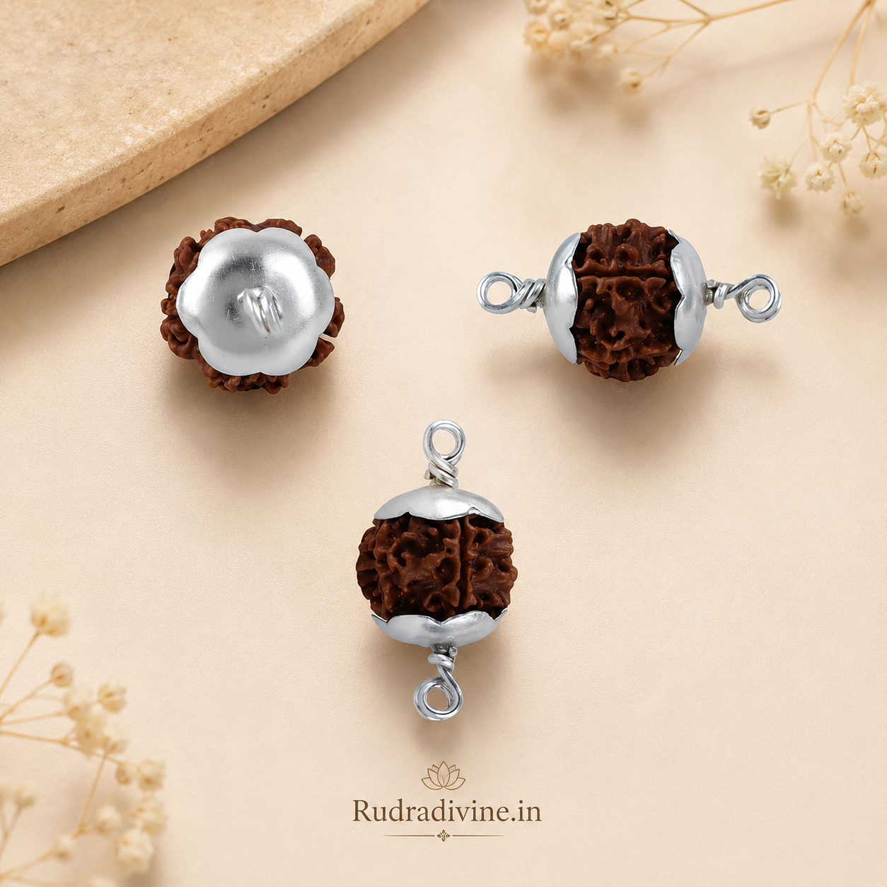 5 Mukhi (Five Face) Rudraksha Pendant featuring a natural Rudraksha bead, associated with Kalagni Rudra (Lord Shiva), with an official Lab Certificate by Rudradivine for meditation, spiritual devotion, and daily wear.