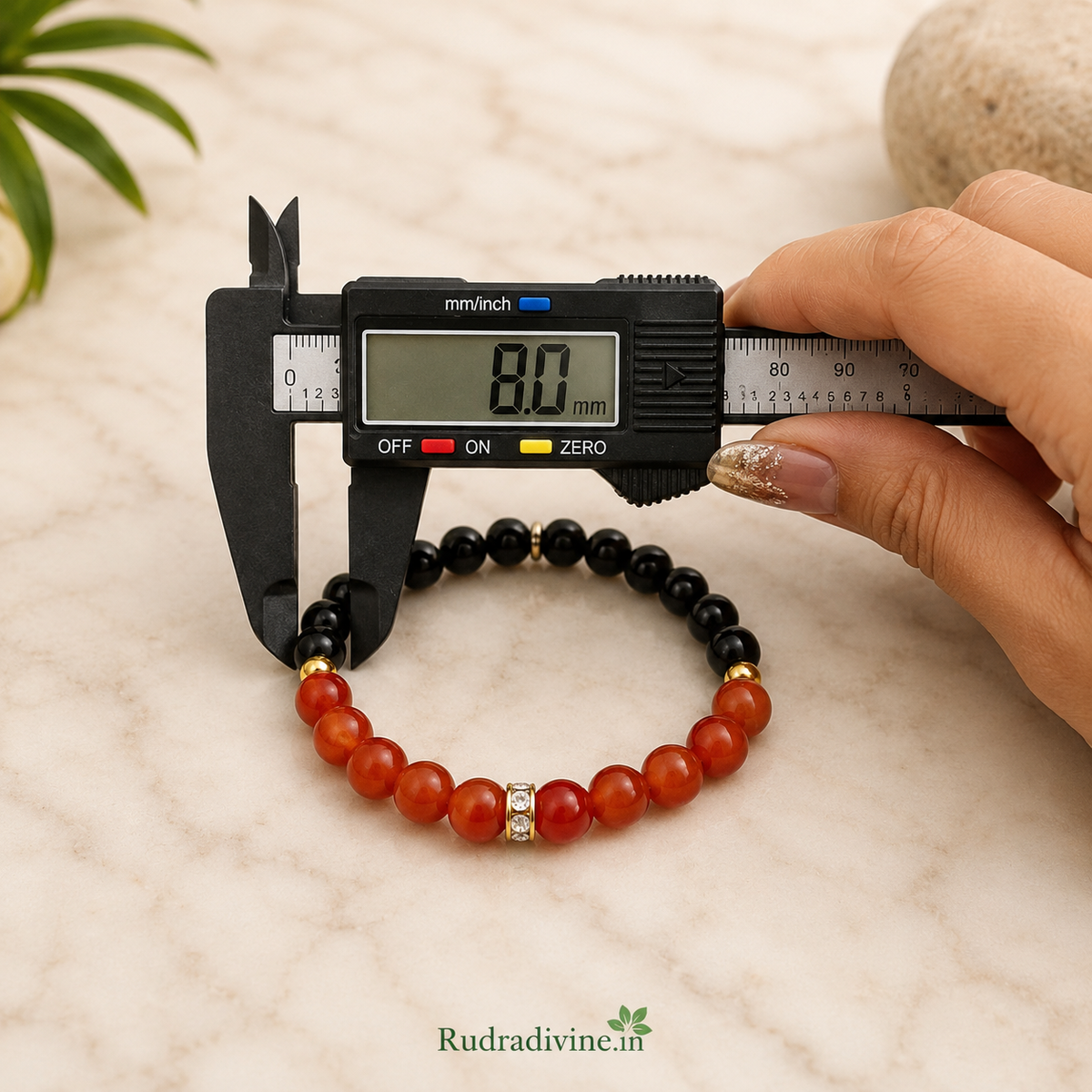 Hessonite & Black Agate Bracelet with natural Gomed and Hakik 8MM beads, Lab Certified by Rudra Divine for traditional spiritual and astrological use.